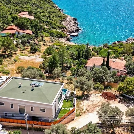 Siren, Female Housekeeper Villa